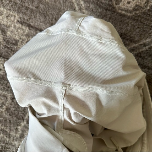 Lululemon T.H.E. Linerless Short 9" Cream - Picture 9 of 12